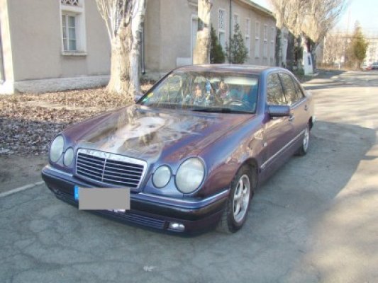 Mercedes cu acte false, de vânzare la târgul auto